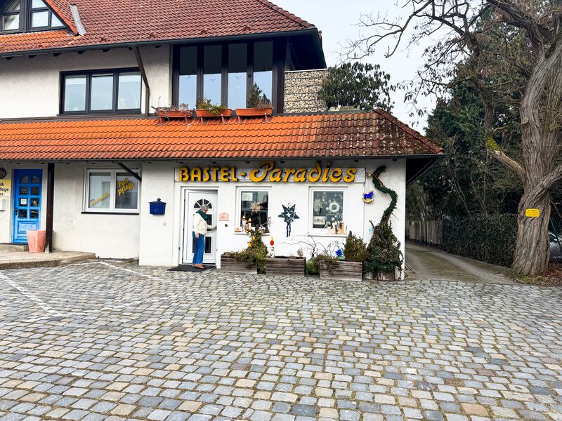 Datei:Bastel-Paradies Jan 2026.jpg