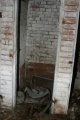 Foto aus dem Grüner Brauerei-Keller: Eine der 40 Toiletten-Kabinen.