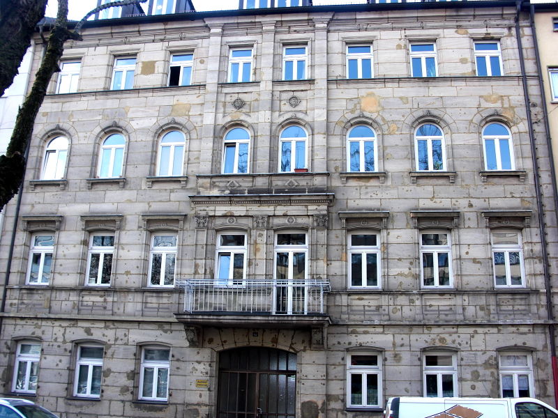 Datei:Königswarterstraße 42 Kriegsschaden.JPG