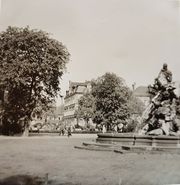 Bahnhofsvorplatz 010557.jpg