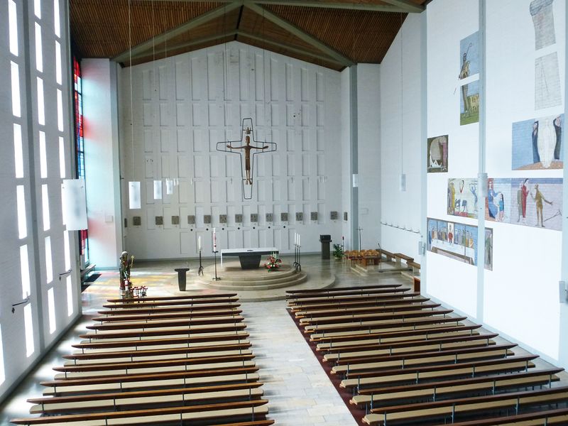 Datei:Christkönig Innen 03.jpg