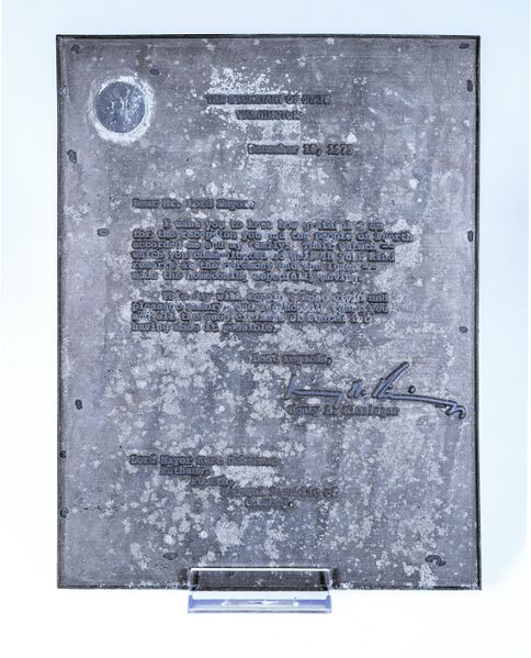 Datei:Druckplatte Kissinger 1975 gespiegelt.jpg