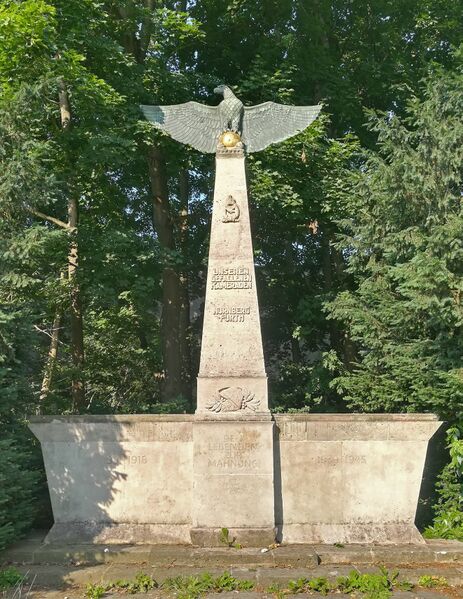 Datei:Fliegerdenkmal 20210723.jpg