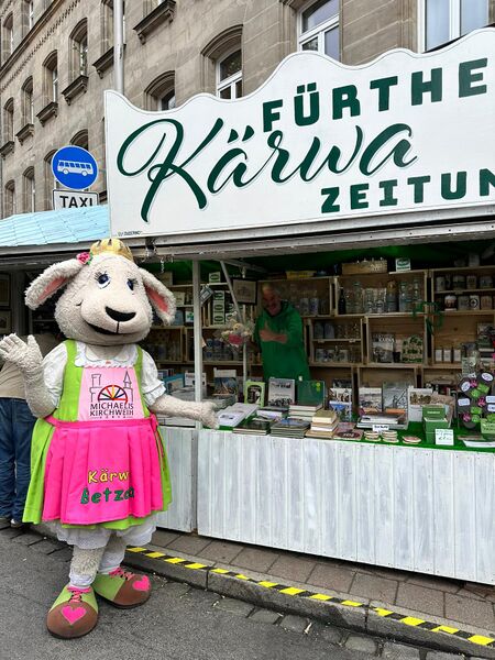 Datei:Kärwazeitungsstand 2023 mit Betzala.jpg