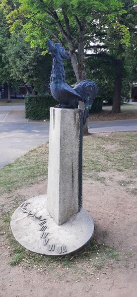 Datei:Schule Friedrich-Ebert-Str. Sonnenuhr (1).jpg