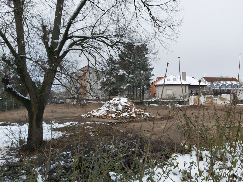 Datei:20220402 Leeres Grundstück.jpg