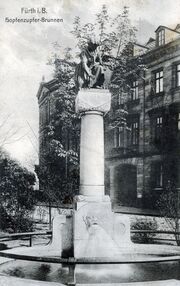 AK Hopfenpflückerbrunnen gel ca 1909.jpg