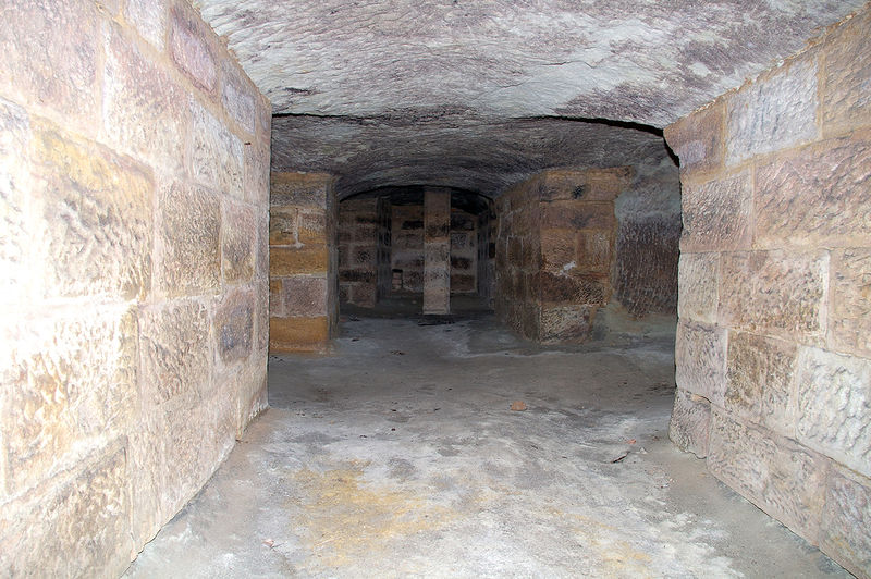 Datei:Bierkeller Burgfarrnbach 20.jpg