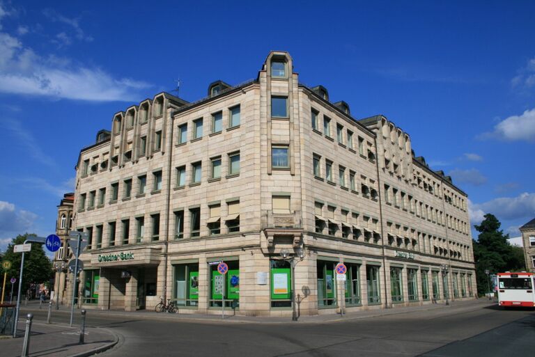 Dresdner Bank Bahnhofplatz.jpg