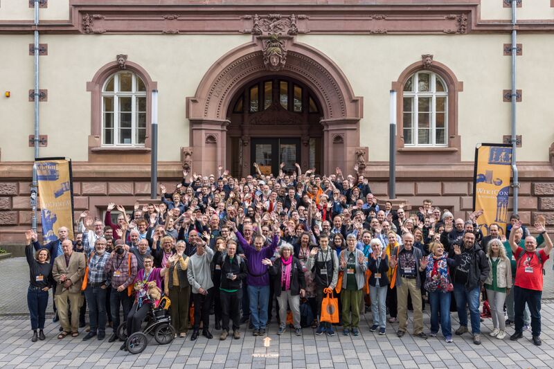 Datei:Gruppenbild WikiCon 2024 Kopie.jpg
