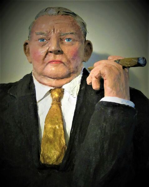 Datei:Ludwig Erhard pappmaché.jpg