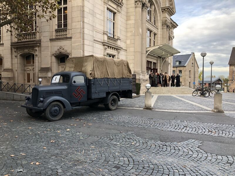 Datei:Résistance, Filmkulisse Stadttheater.jpg