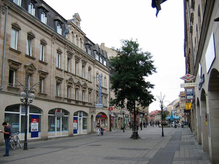 Schwabacher Straße mit Luisenbad 2007.jpg