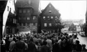 Löwenplatz 1 und 3 mit Schwammbergerführung 1960.jpg