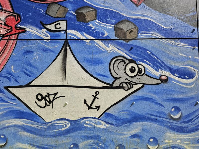 Datei:2025 09 01 Graffiti Feuerwache Ausschnitt Maus.jpg