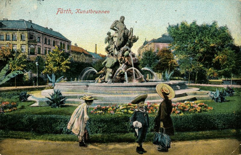 Datei:Centaurenbrunnen (einst).jpg