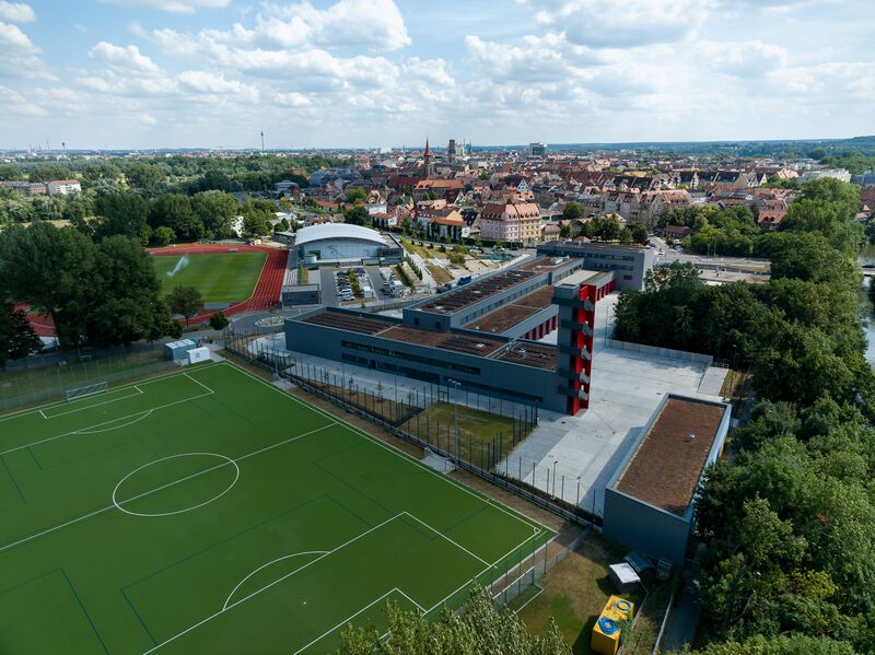 Datei:Neue Feuerwache, Julius-Hirsch-Sportzentrum 2.jpg