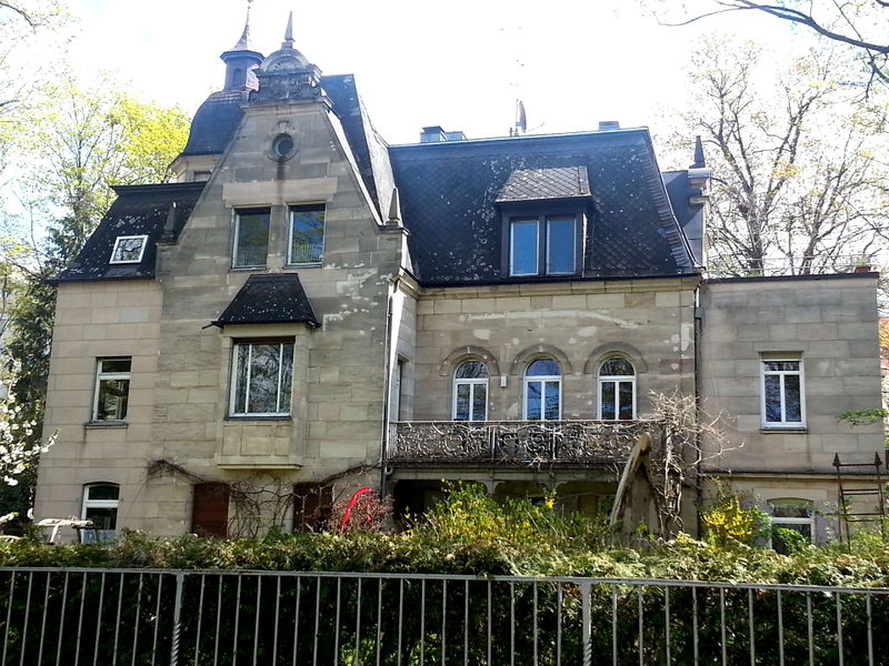 Datei:Dambacher Straße 35 Kriegsschaden.jpg