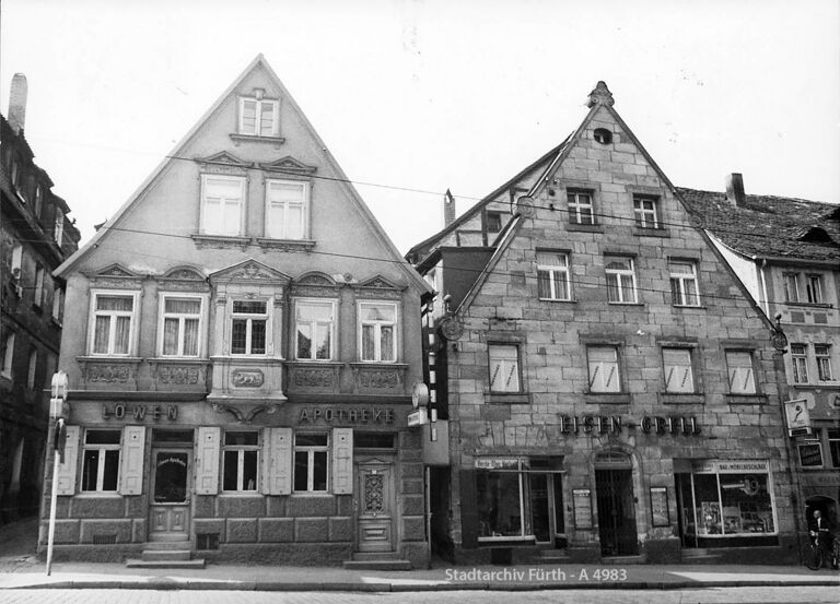 Löwen Apotheke - A4983.jpg