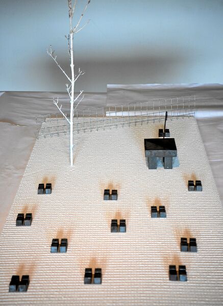 Datei:2022-03 Hirtengrabanlage (Modell).jpg