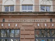 Hardenberg-Gymnasium Haupteingang.JPG