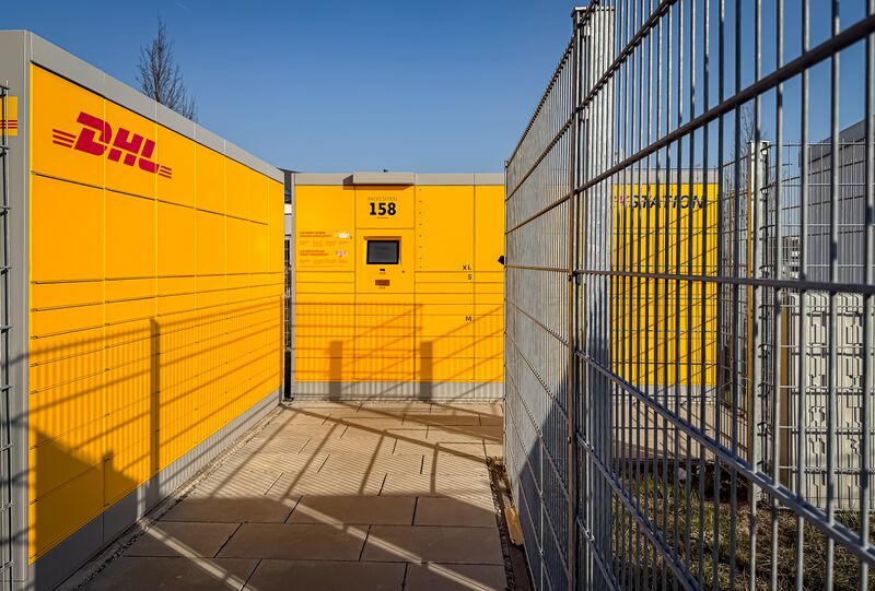 Datei:DHL Packstation 158, Hans-Bornkessel-Straße 35, 90763 Fürth.jpg