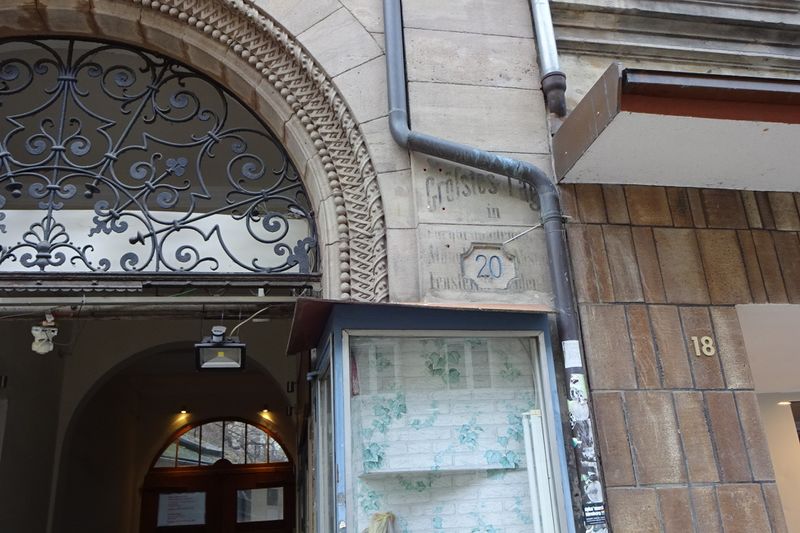 Datei:Hauseingang Schwabacher Straße 20.jpg