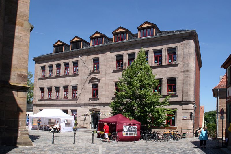 Datei:Grundschule Kirchenplatz 2017 1.jpg