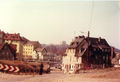 Letzte Häuser stehen noch am Gänsberg vor dem endgültigem Aus, im Hintergrund das Klinikum und die Foerstermühle, 1974