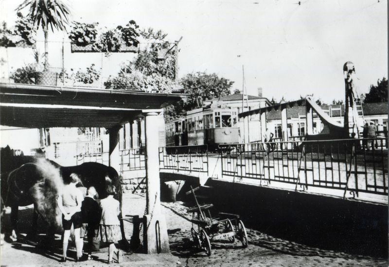 Datei:AK Maxbrücke Eisenbahn 1936.jpg