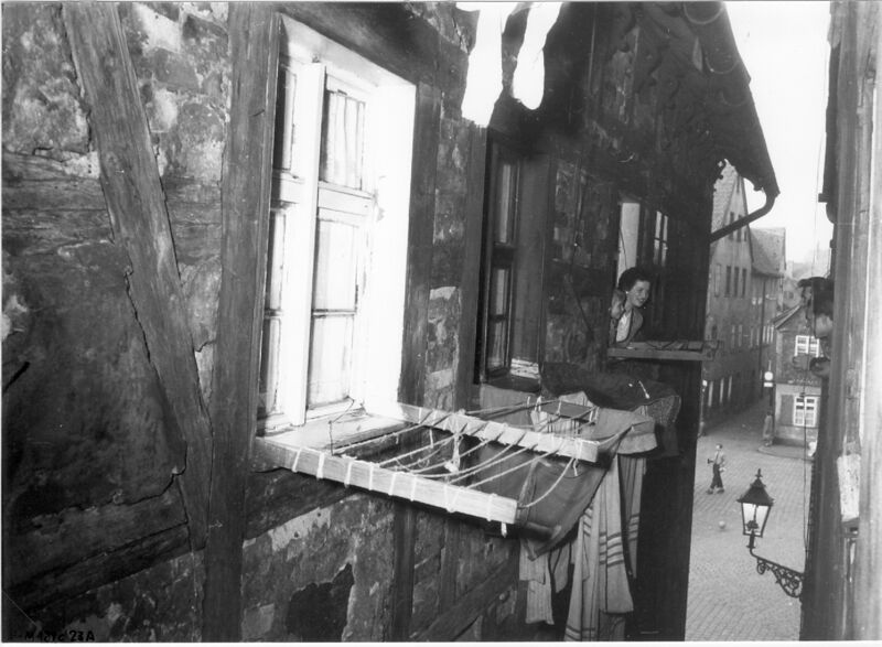 Datei:Ratzengang zwischen Löwenplatz 1 und 3; gegenüber , Staudengasse.jpg