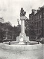 Hopfenpflückerinbrunnen, Gabelsberger-/Königswarterstraße, Aufnahme um 1907