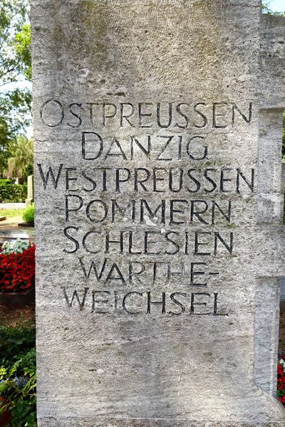 Datei:Vertriebenen Denkmal Stadeln 2.jpg