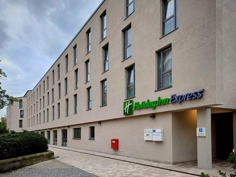 Datei:2024-04-15 Holiday Inn Express.jpg