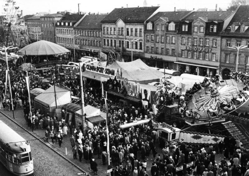 Datei:Kirchweihattraktionen 1964.jpg