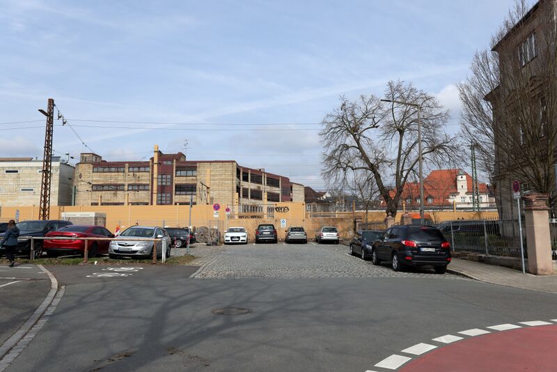 Datei:Bahnquerung Ottostraße Mrz 2022.jpg