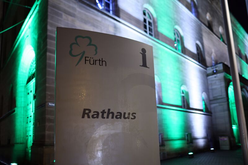 Datei:Rathaus weiß-grün 2022 3.jpg