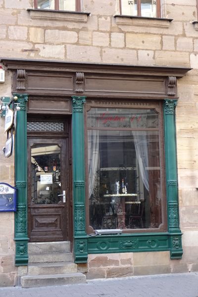 Datei:Gustavstraße 11 Laden.jpg