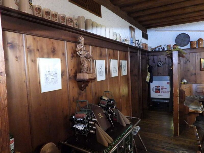 Datei:Weinstube Schilderwach 09.jpg