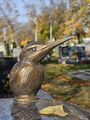 Eisvogel auf einem Grabmal am Hauptweg des <!--LINK'" 0:166--> Fürth, November 2025