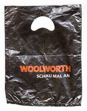 EKT036 Woolworth Schwabacher Straße.jpg