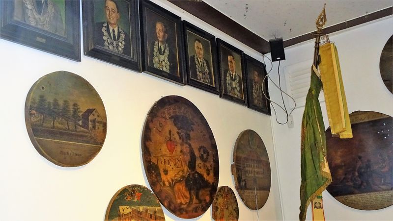 Datei:Schützenverein Utensilien.jpg