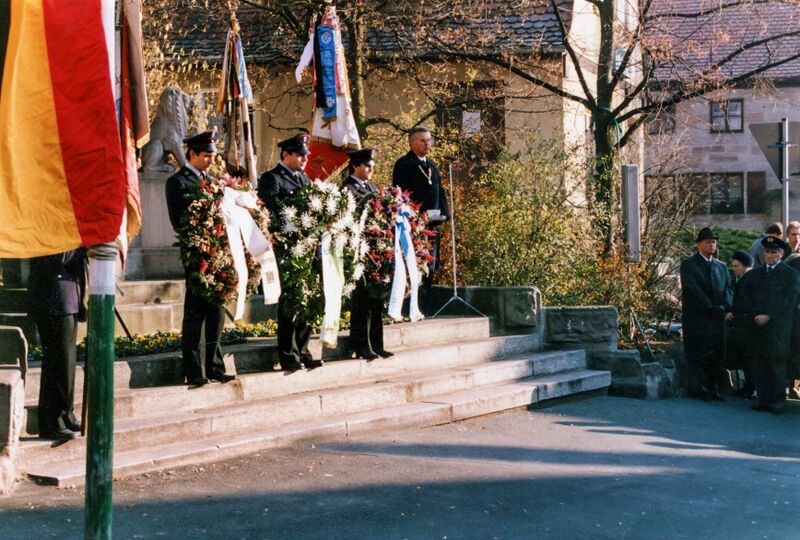 Datei:Volkstrauertag Nov 1989 Burgfarrnbach 4.jpg