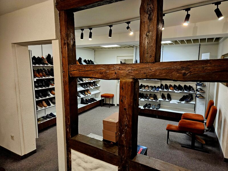 Datei:Schuhhaus Oehrlein VerkaufsraumIII.jpg