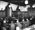 Haushaltsberatungen 1966 mit OB Kurt Scherzer und Bürgermeister Heinrich Stranka im Sitzungsaal im Rathaus