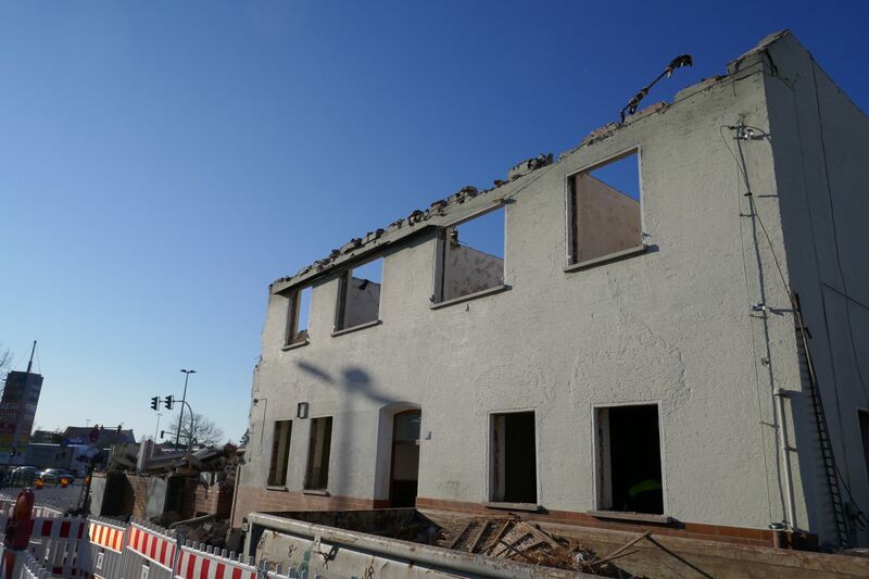 Datei:Abriss Gaststätte zur Ringbahn 4, 03.03.22.JPG