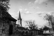 Kirche St Johannis mit Schloßmauer ca 1940 1.jpg