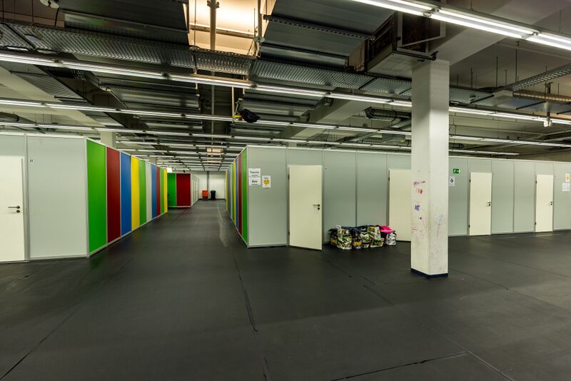 Datei:Saturn Sammelunterkunft Mrz 2023.jpg