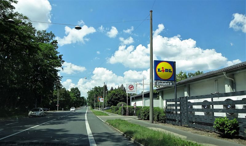 Datei:Erlanger Straße Richtung Norden 4.jpg