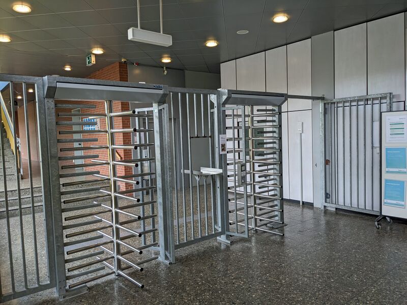 Datei:20240713 Hallenbad innen.jpg